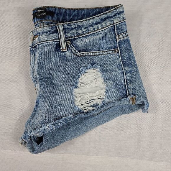 Forever 21 Stone Washed Distressed Shorts - Picture 6 of 7